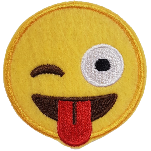 Embleem Nr. 505 Smiley Knipoog met tong